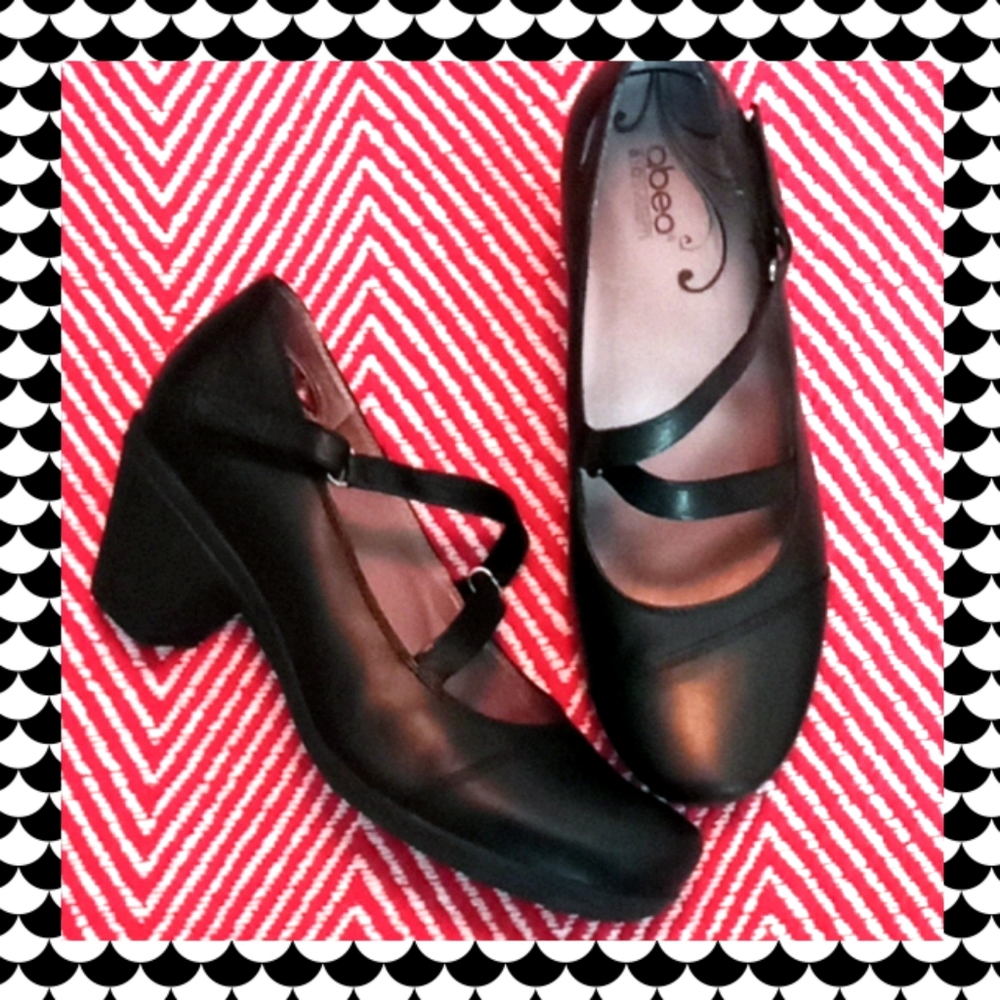 Black maryjanes with 2.5" heel